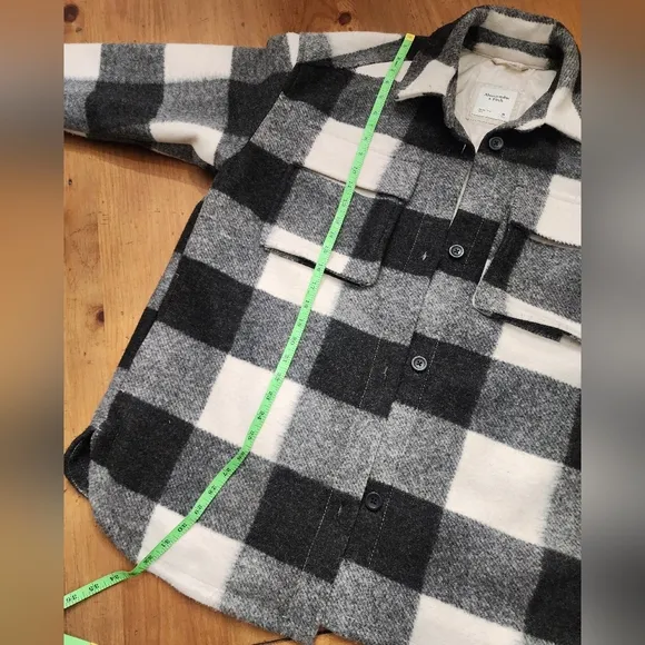 Abercrombie and Fitch Oversized Soft Plaid Flannel Shacket with Flap Pockets. M