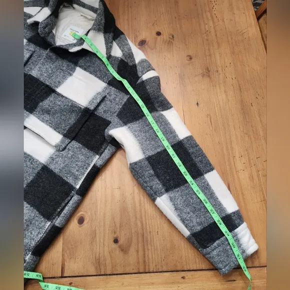 Abercrombie and Fitch Oversized Soft Plaid Flannel Shacket with Flap Pockets. M