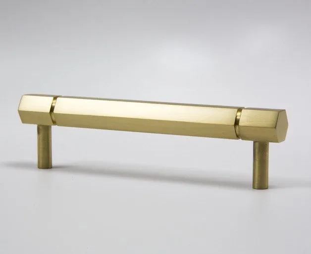 Facet-01 Handle
