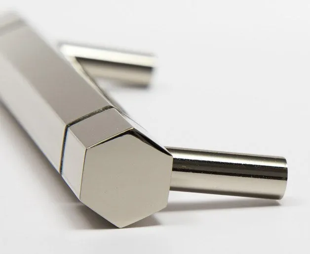 Facet-01 Handle