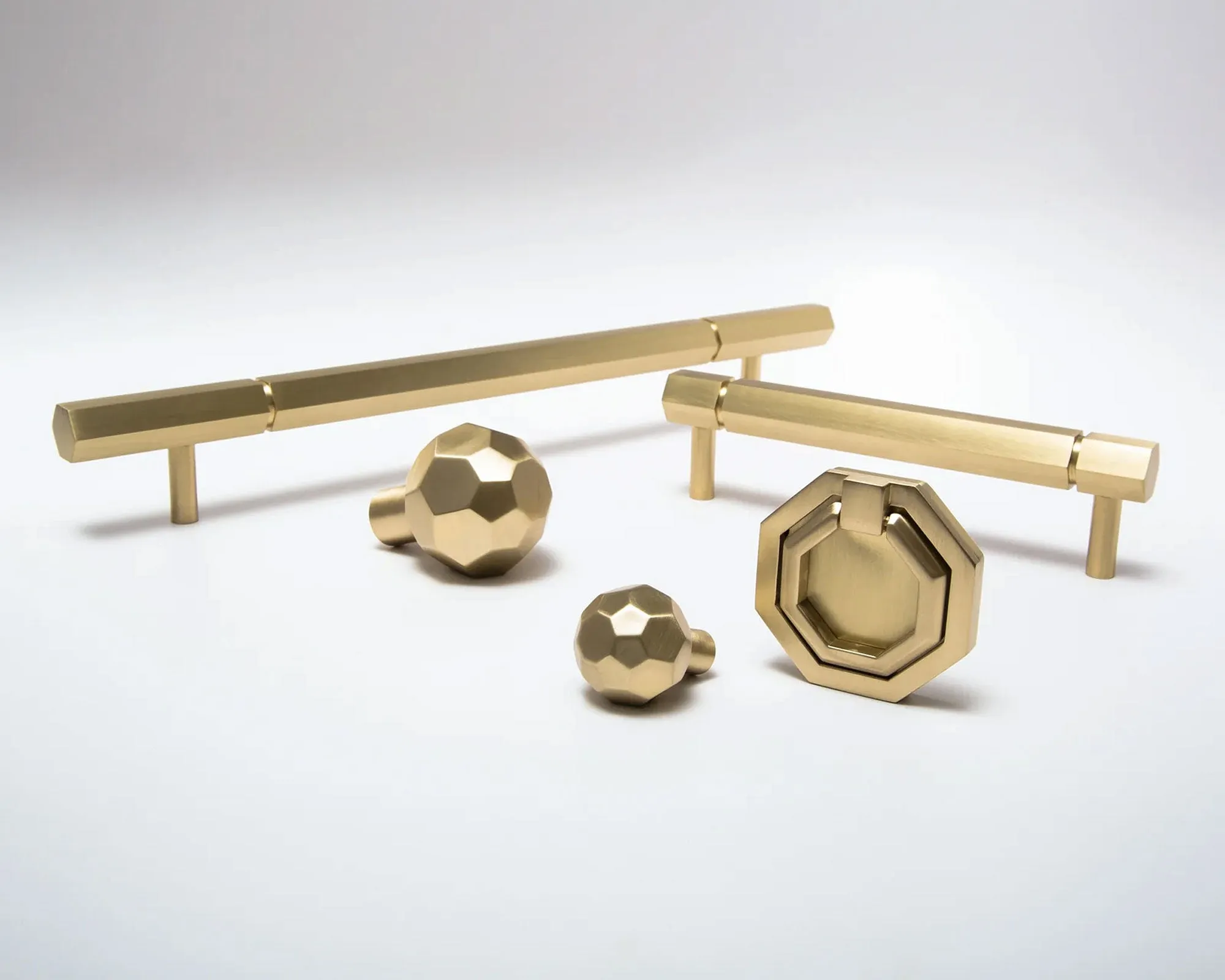 Facet-01 Handle
