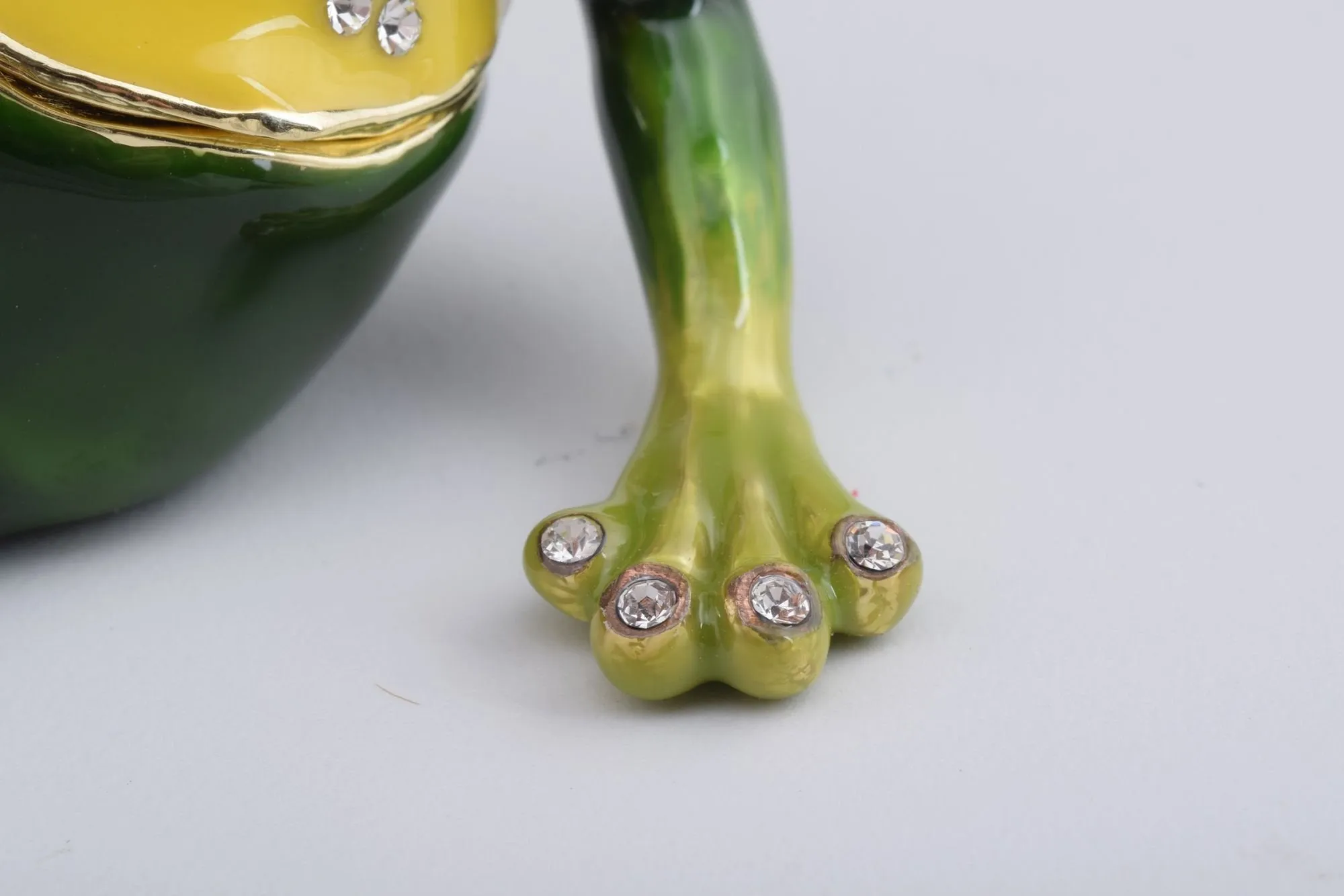 Gymnastic Frog with a Yellow Shirt