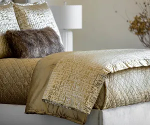 Jolie Quilted Throw Straw Velvet / Gold Print 52X98