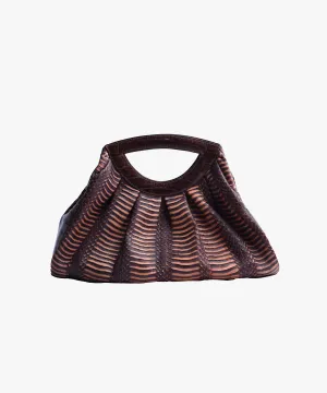 La Pola in Snake and Crocodile
