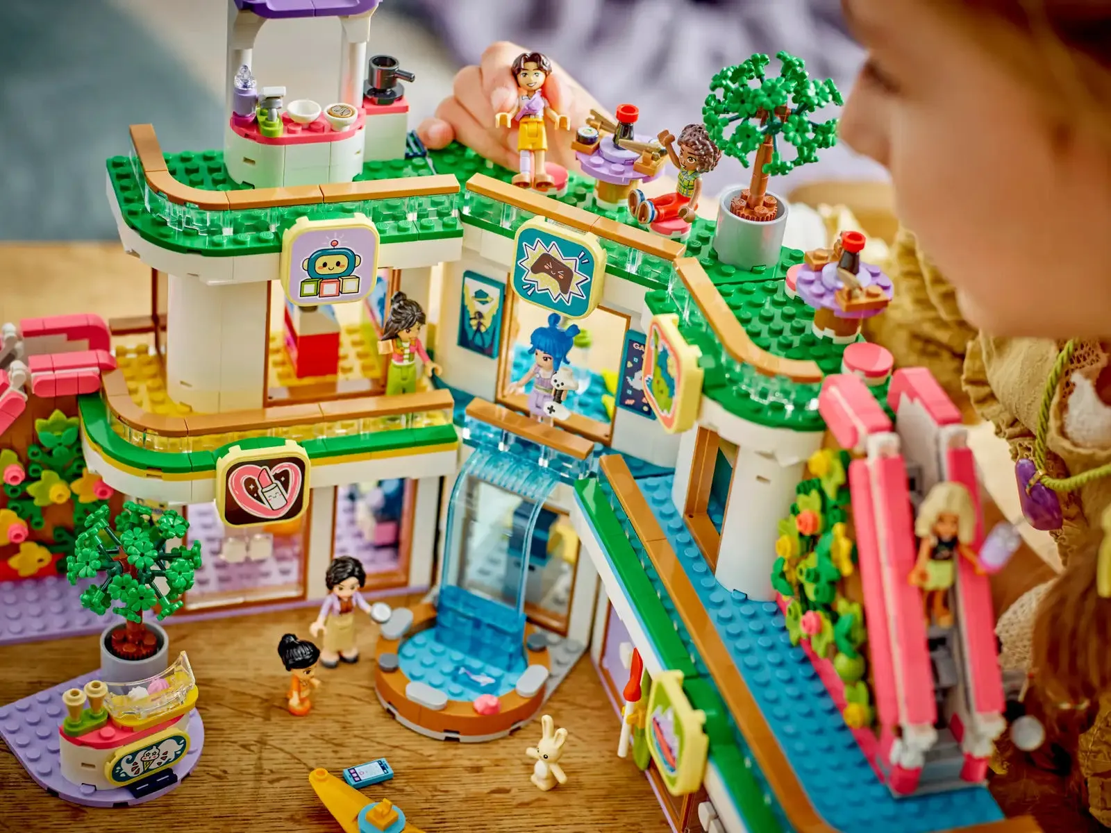 Lego Heartlake City Shopping Mall (42604)