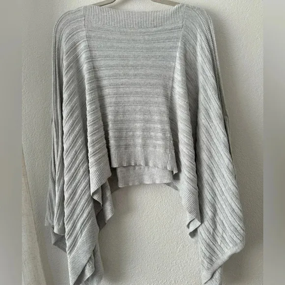 Lululemon Forward Flow Poncho Heathered Core Ultra Light Grey size OS casual