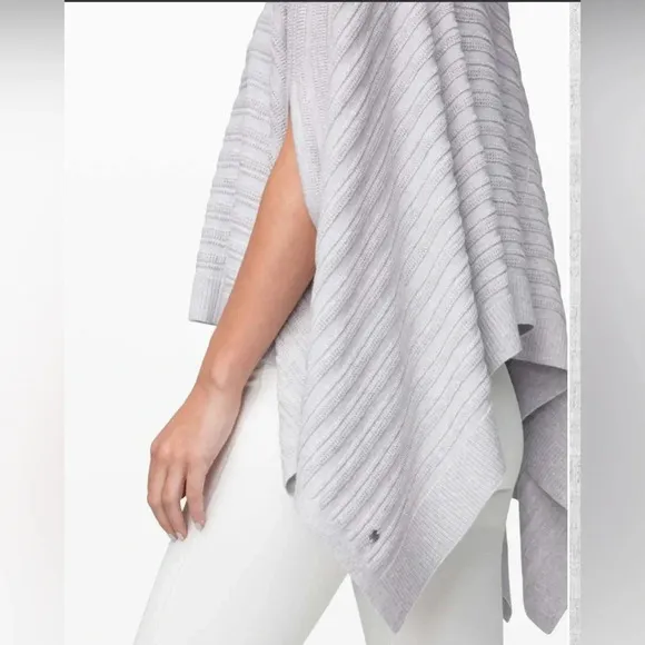 Lululemon Forward Flow Poncho Heathered Core Ultra Light Grey size OS casual