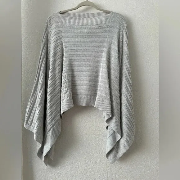 Lululemon Forward Flow Poncho Heathered Core Ultra Light Grey size OS casual