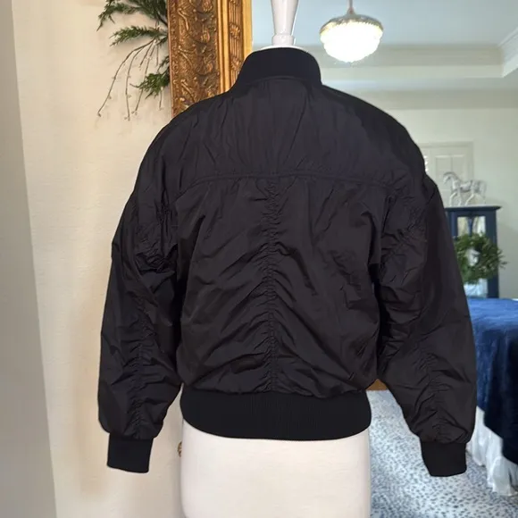[Old Navy] Women Puffer Quilted Jacket with banded waist/neck Size:XS