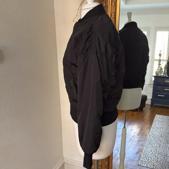 [Old Navy] Women Puffer Quilted Jacket with banded waist/neck Size:XS