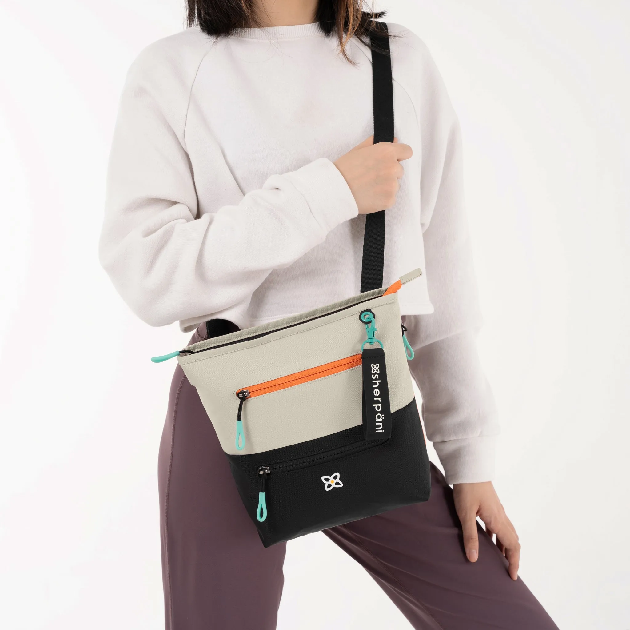 Sherpani Sadie V1 Crossbody bluff