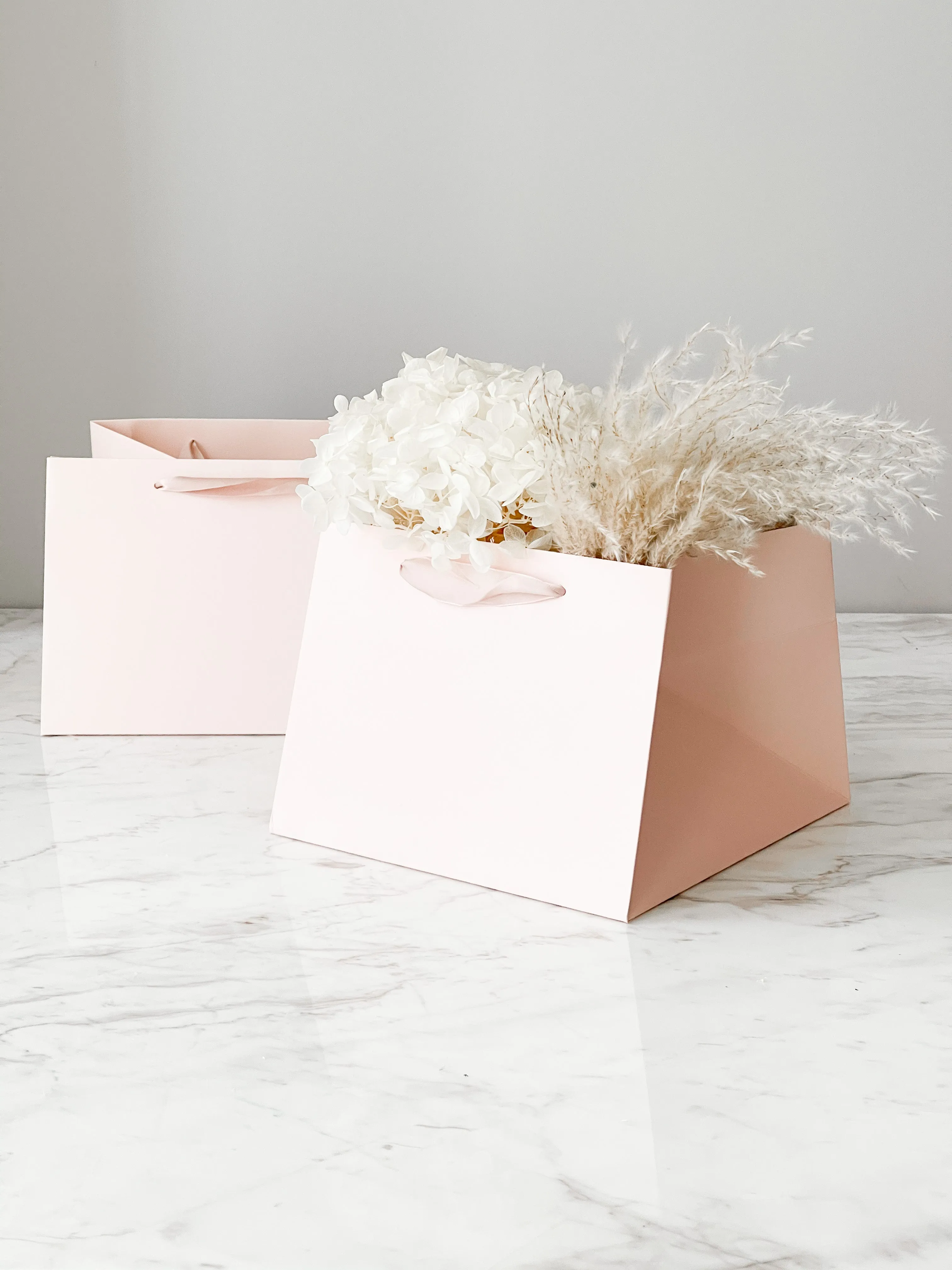 Short Flower/Gift bag with silk handle in different color and size