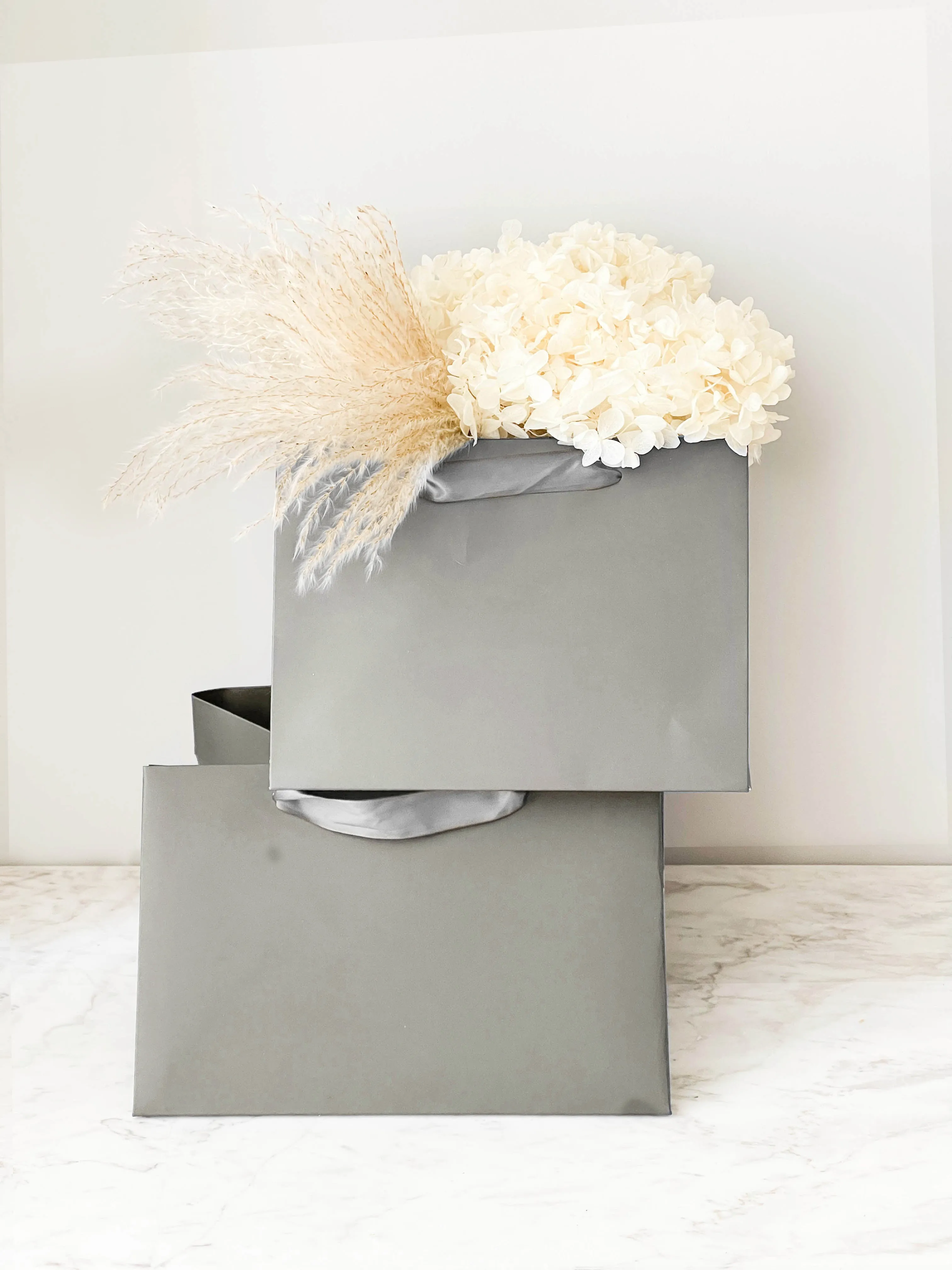 Short Flower/Gift bag with silk handle in different color and size