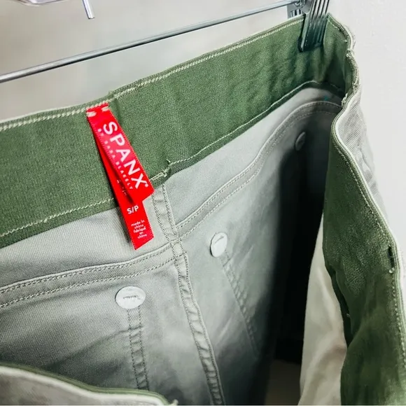 Spanx Stretch Twill Short Size Small Camo Print gray