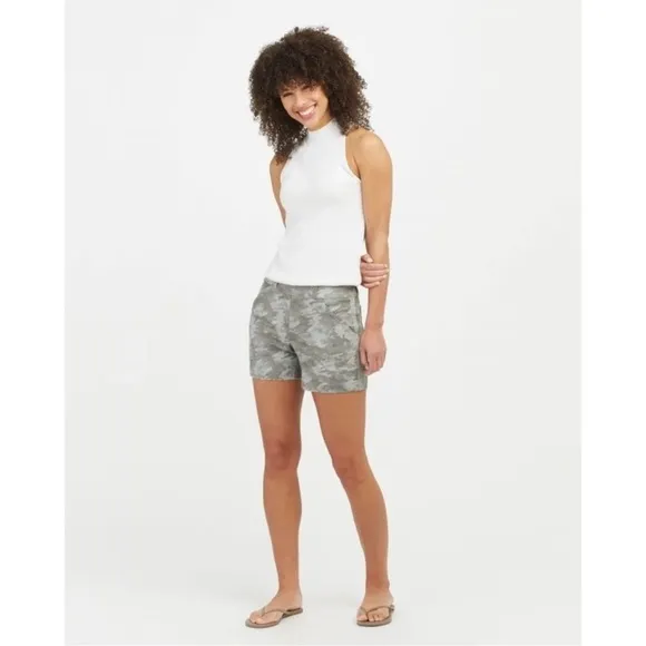 Spanx Stretch Twill Short Size Small Camo Print gray
