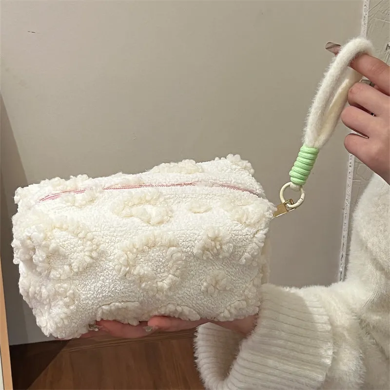 Sweet and Lovely Plush Large-Capacity Cosmetic Storage Bag for Girls, Portable Travel Storage Bag for Toiletries.C-241217-1