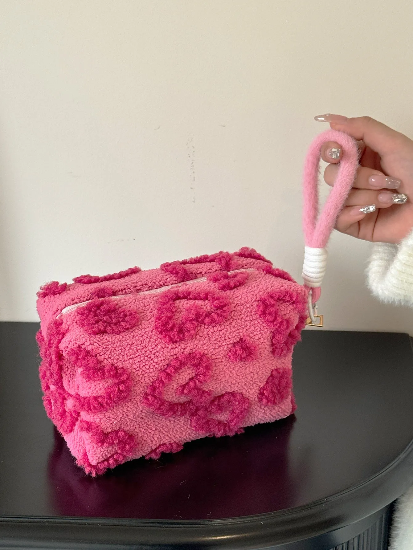Sweet and Lovely Plush Large-Capacity Cosmetic Storage Bag for Girls, Portable Travel Storage Bag for Toiletries.C-241217-1