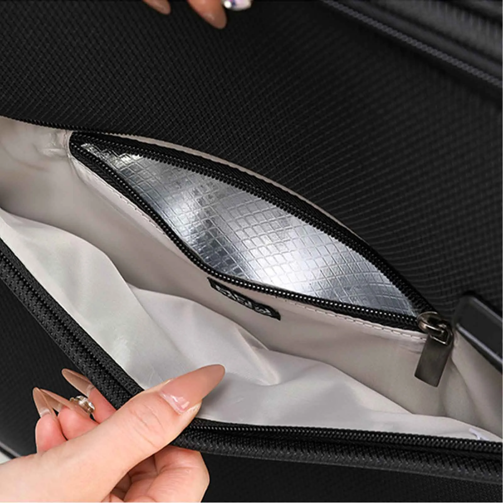 Tosca So-Lite 4W 54cm Carry-On Suitcase Black