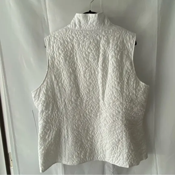 Tribal vest reversible white somewhat quilted smooth on other side SZ XL NWT.