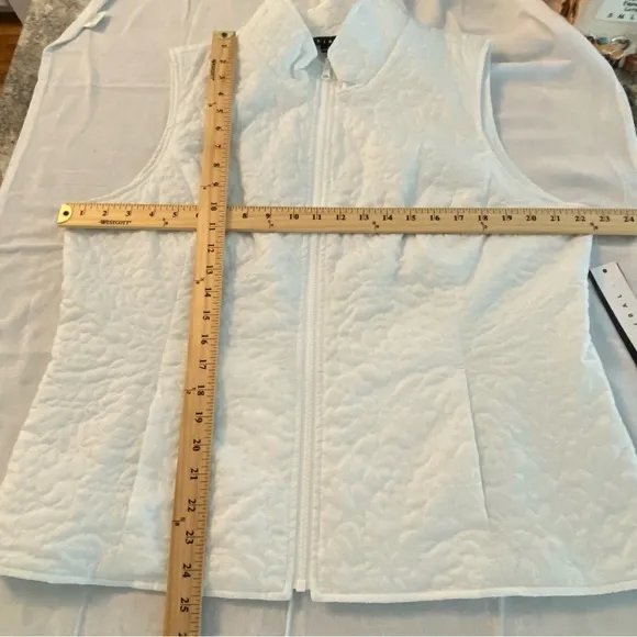 Tribal vest reversible white somewhat quilted smooth on other side SZ XL NWT.